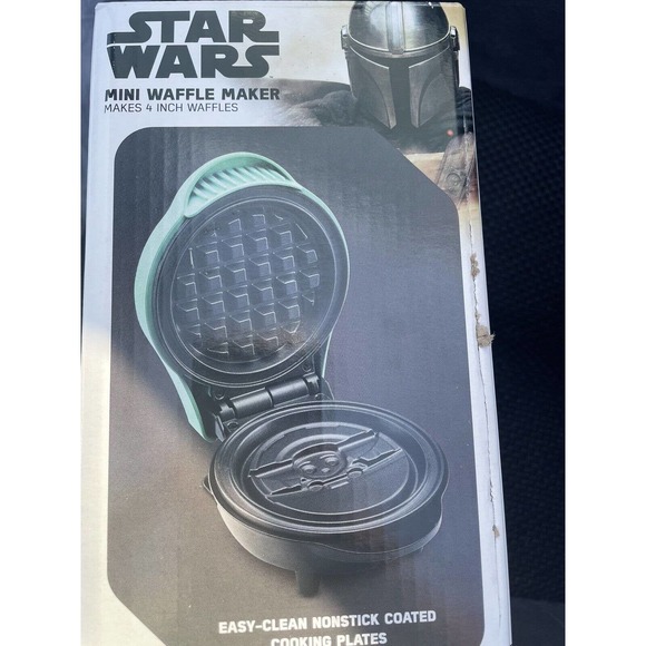 Star Wars the Mandalorian Waffle Maker “the child” - Picture 2 of 3